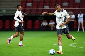 篮球勇士替补球员连续得分上双